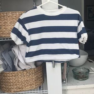 Striped cropped tee shirt.
